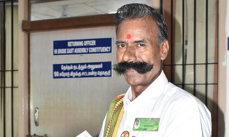 ஈரோடு கிழக்கு தொகுதி இடைத்தேர்தல்: 233-வது முறையாக வேட்பு மனு தாக்கல் செய்த தேர்தல் மன்னன் பத்மராஜன்