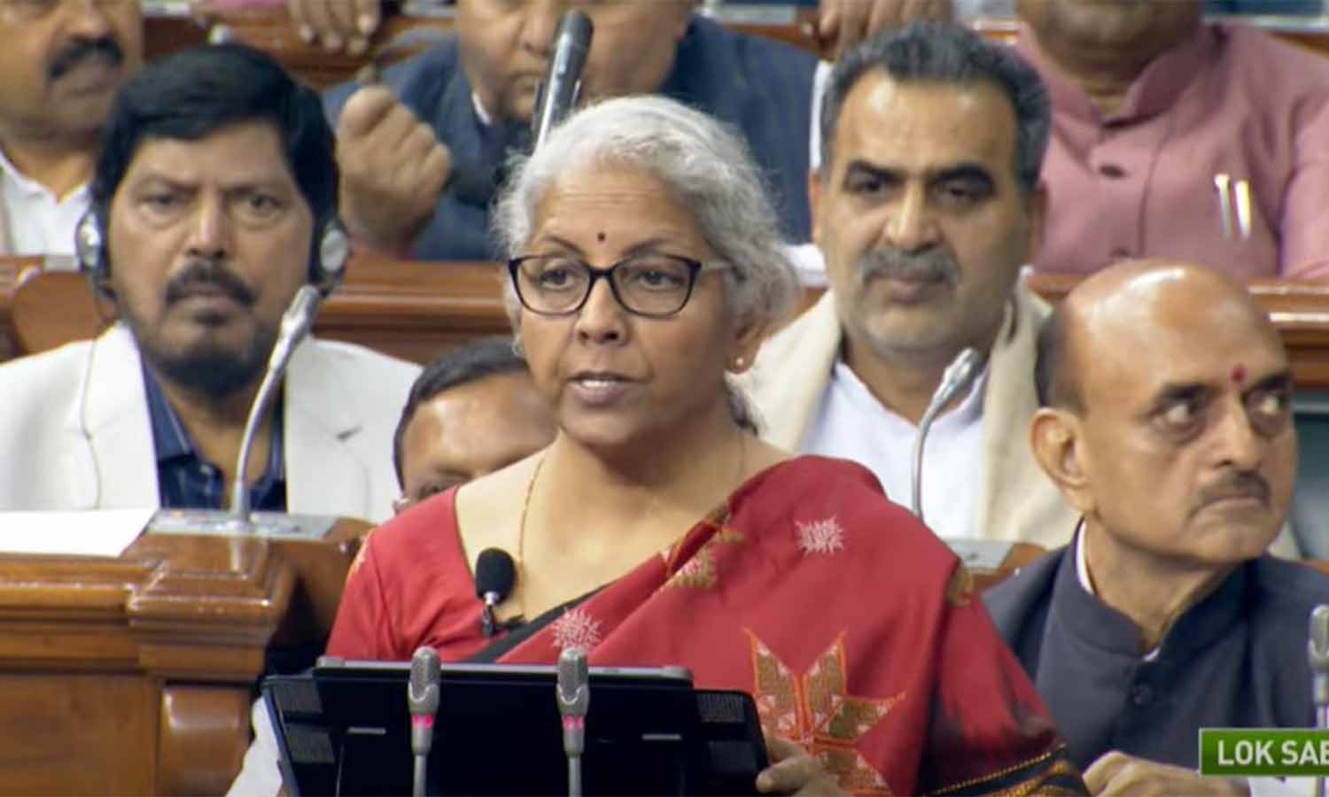 உலகளவில் ஏற்றுமதியில் 5-வது இடத்தில் இந்தியா உள்ளது: பட்ஜெட் உரையில் நிர்மலா சீதாராமன் பெருமிதம்