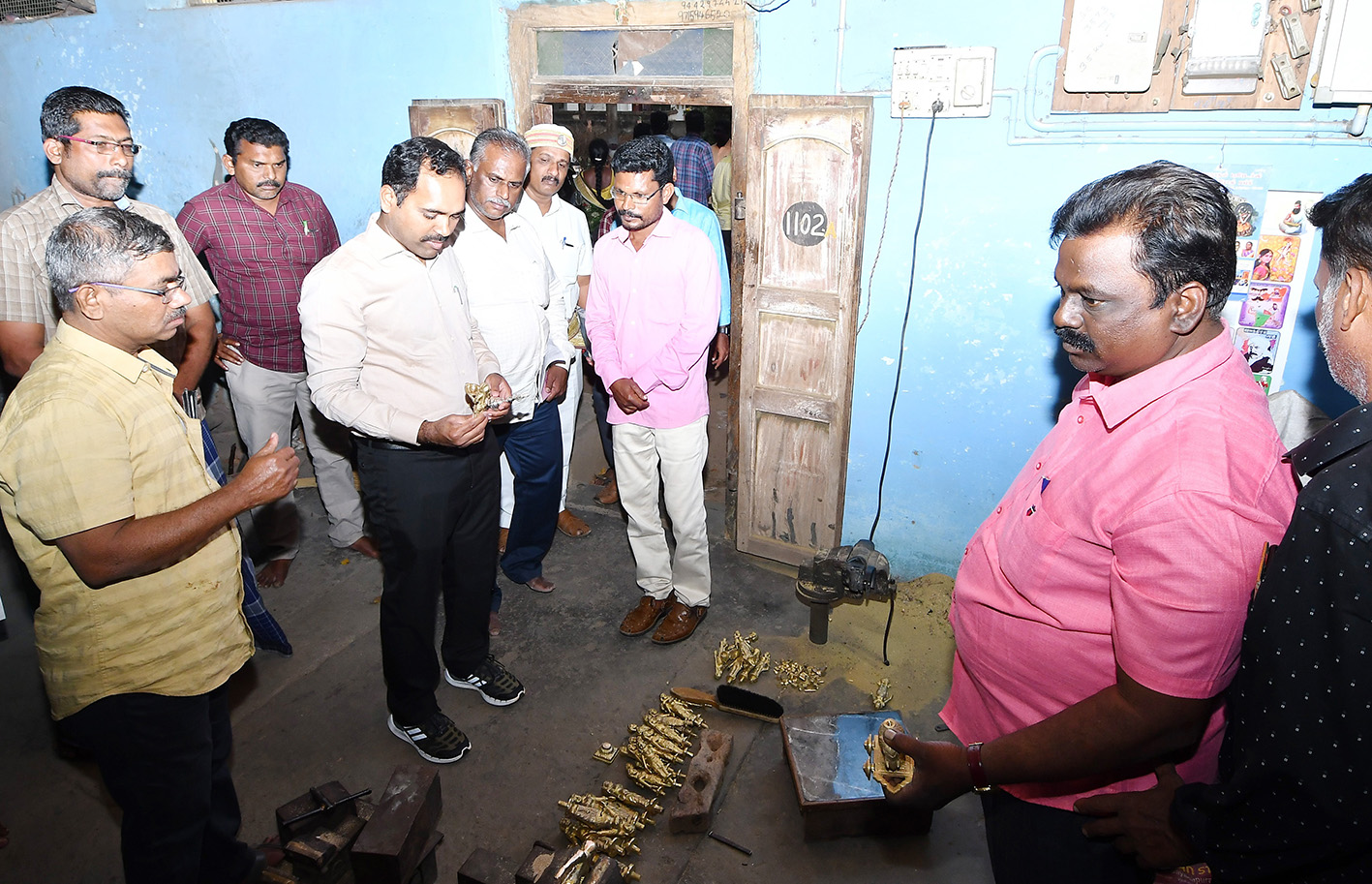 அரசு திட்டங்களின் மூலம் தொழில்கள் தொடங்கி வாழ்க்கை தரத்தை மேம்படுத்த வேண்டும்