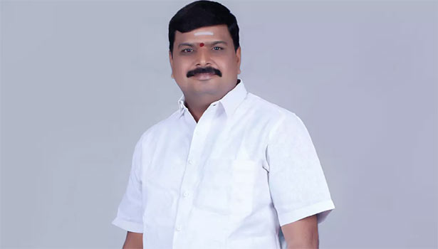 ஓ.பி.எஸ். அணி வேட்பாளர் வாபஸ் எப்போது?- மாவட்ட செயலாளர் முருகானந்தம் பேட்டி