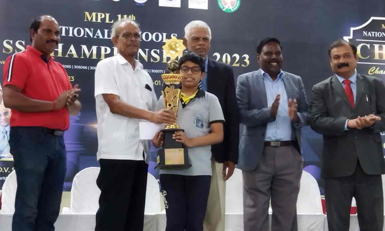 தேசிய சதுரங்க போட்டியில் மாணவன் மாதேஷ்குமார் முதலிடம்