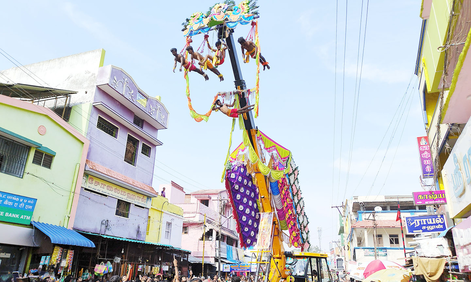 திருப்பரங்குன்றத்தில் திரண்ட பக்தர்கள் பால், பறவை காவடி எடுத்து வழிபாடு