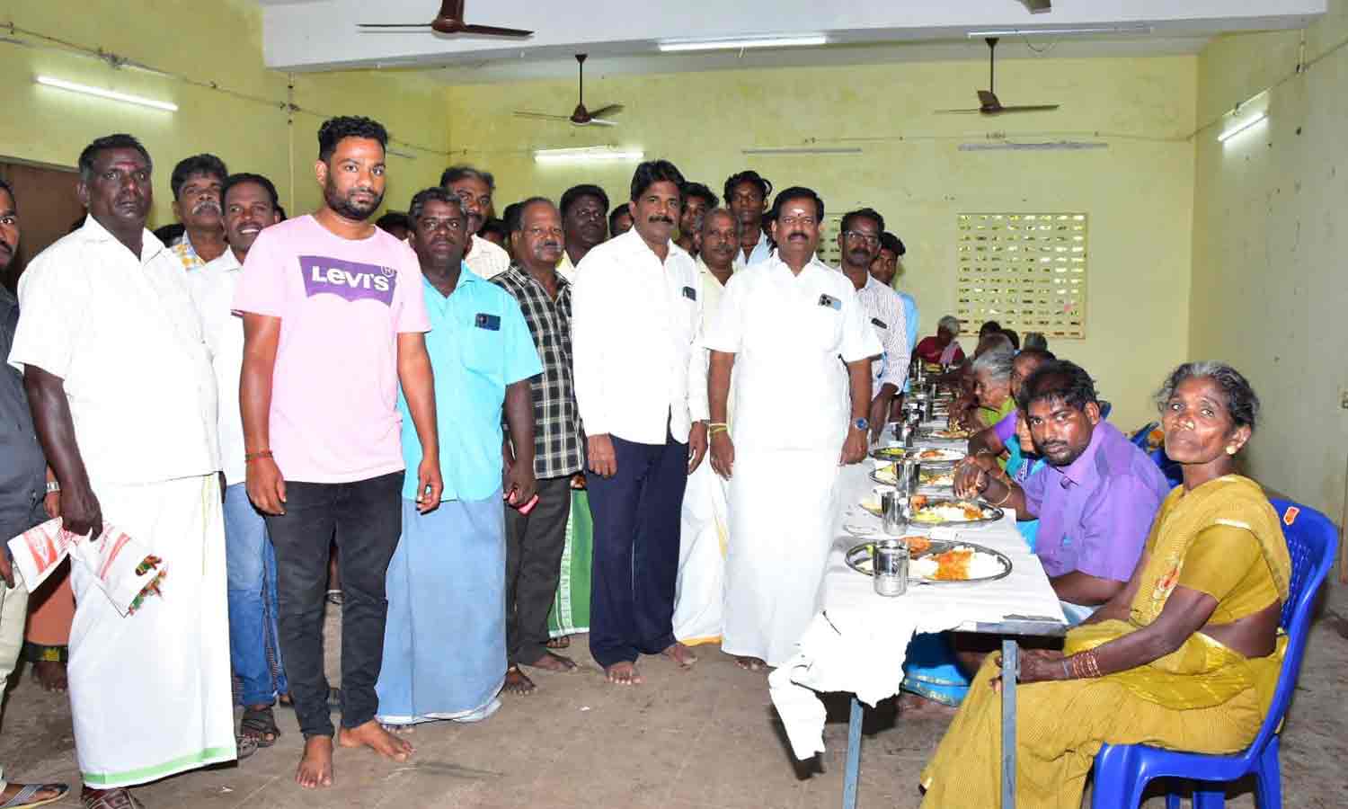 முதியோர்களுக்கு மதிய உணவு