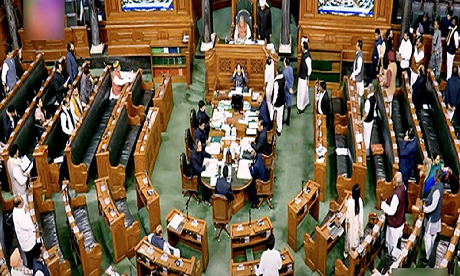 4வது நாளாக முடங்கியது பாராளுமன்றம்- கடும் அமளியால் இரு அவைகளும் 12 மணி வரை ஒத்திவைப்பு