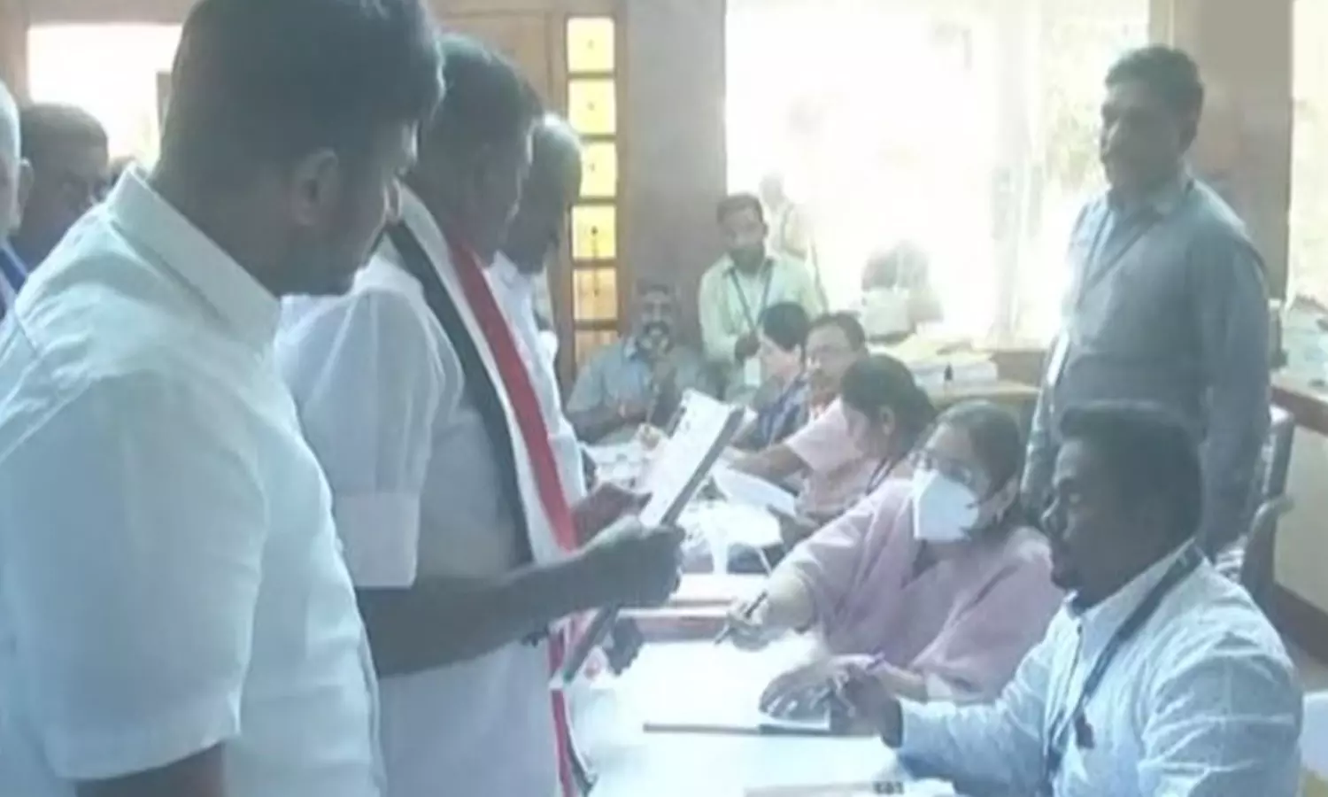 ஈரோடு இடைத்தேர்தல்- வேட்பு மனு தாக்கல் செய்தார் அதிமுக வேட்பாளர் தென்னரசு