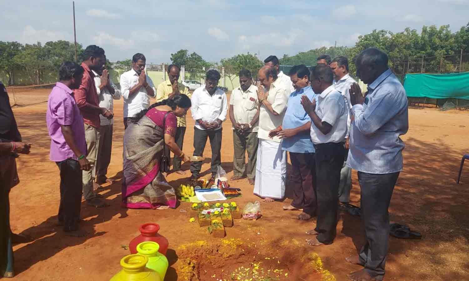 சுற்றுச்சுவர் புனரமைக்கும் பணி