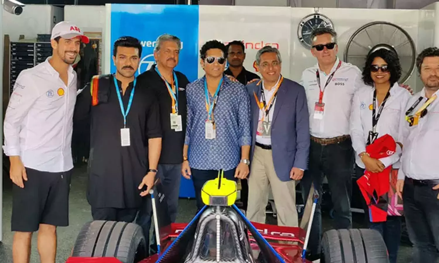 நிகழ்ச்சியில் கலந்துக் கொண்ட பிரபலங்கள்