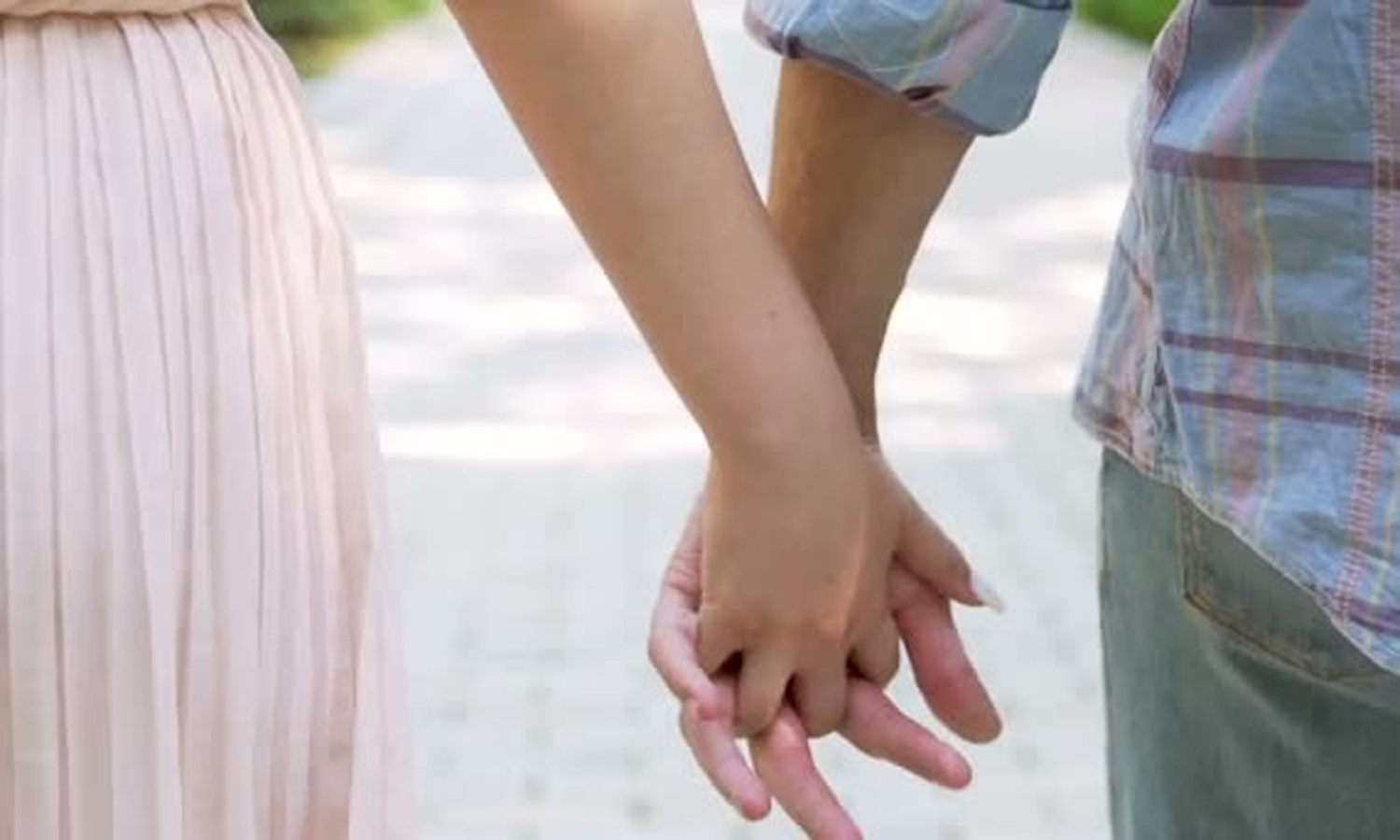 இன்று காதலர் தினம்- ஊட்டி, கோவை சுற்றுலா தலங்களில் குவிந்த காதல் ஜோடிகள்