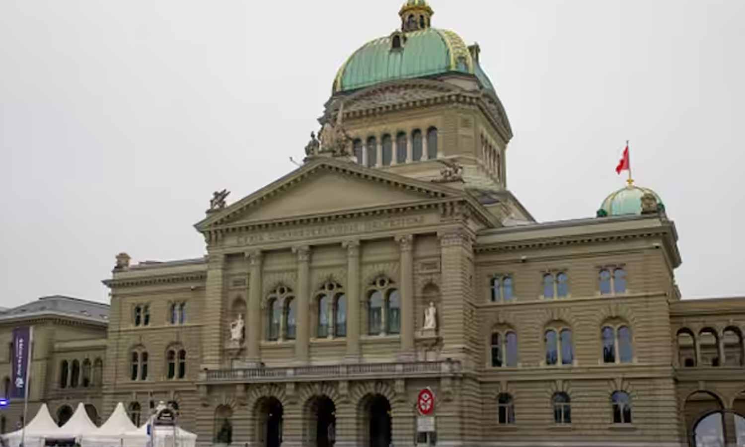 சுவிட்சர்லாந்தில் பாராளுமன்றத்தில் தாக்குதல் நடத்த திட்டம்- வெடிகுண்டுடன் வாலிபர் சிக்கியதால் பரப்பரப்பு