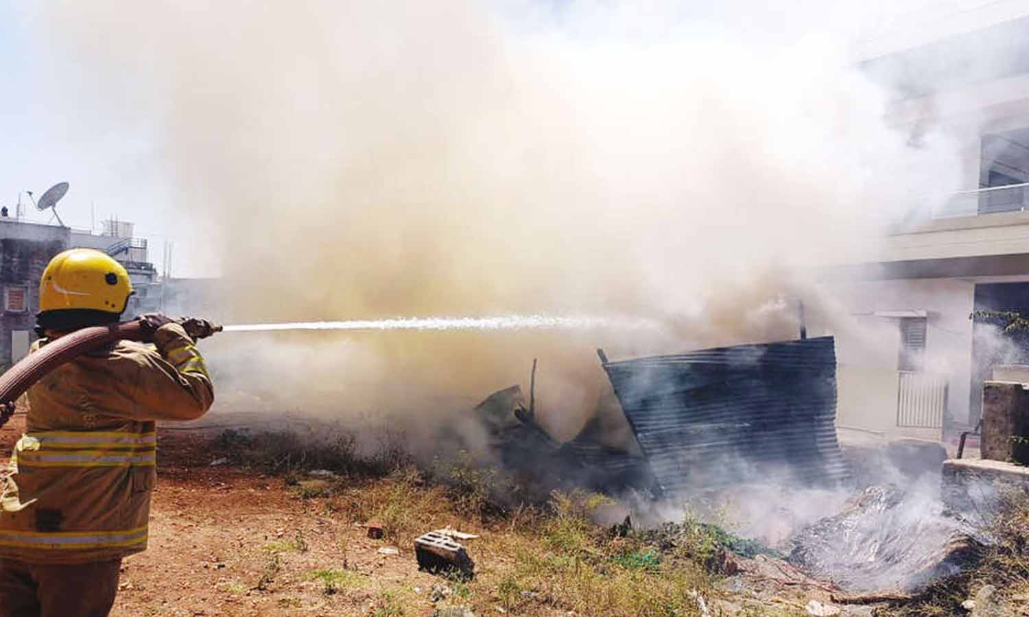 காங்கயத்தில்   குடிசையில் தீ விபத்து