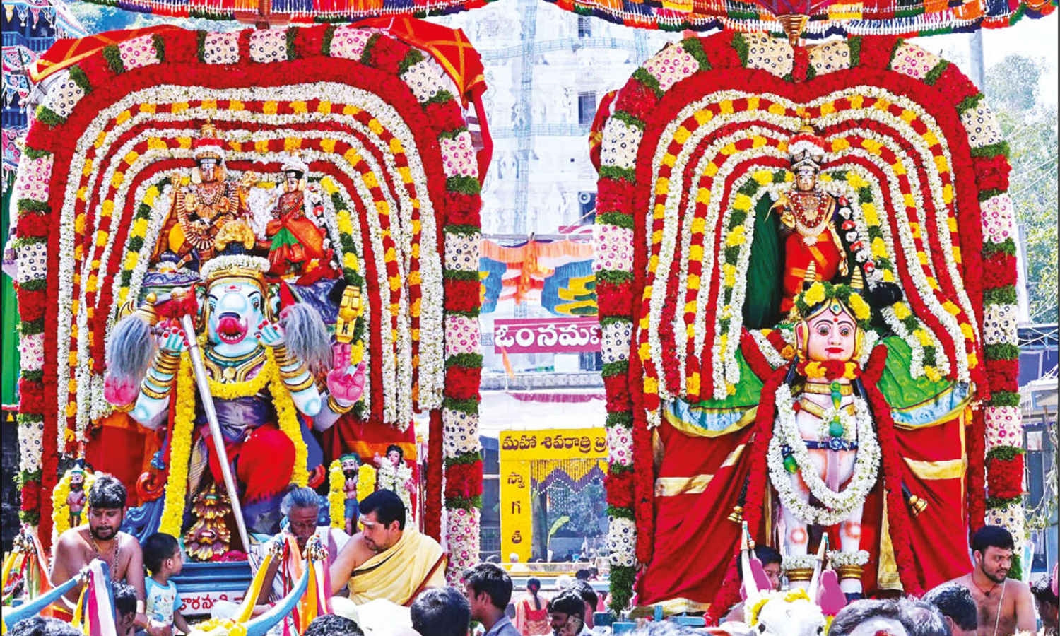 அதிகாரநந்தி, காமதேனு வாகனங்களில் ஸ்ரீகாளஹஸ்தீஸ்வரர், ஞானப்பிரசுனாம்பிகை தாயார் வீதி உலா