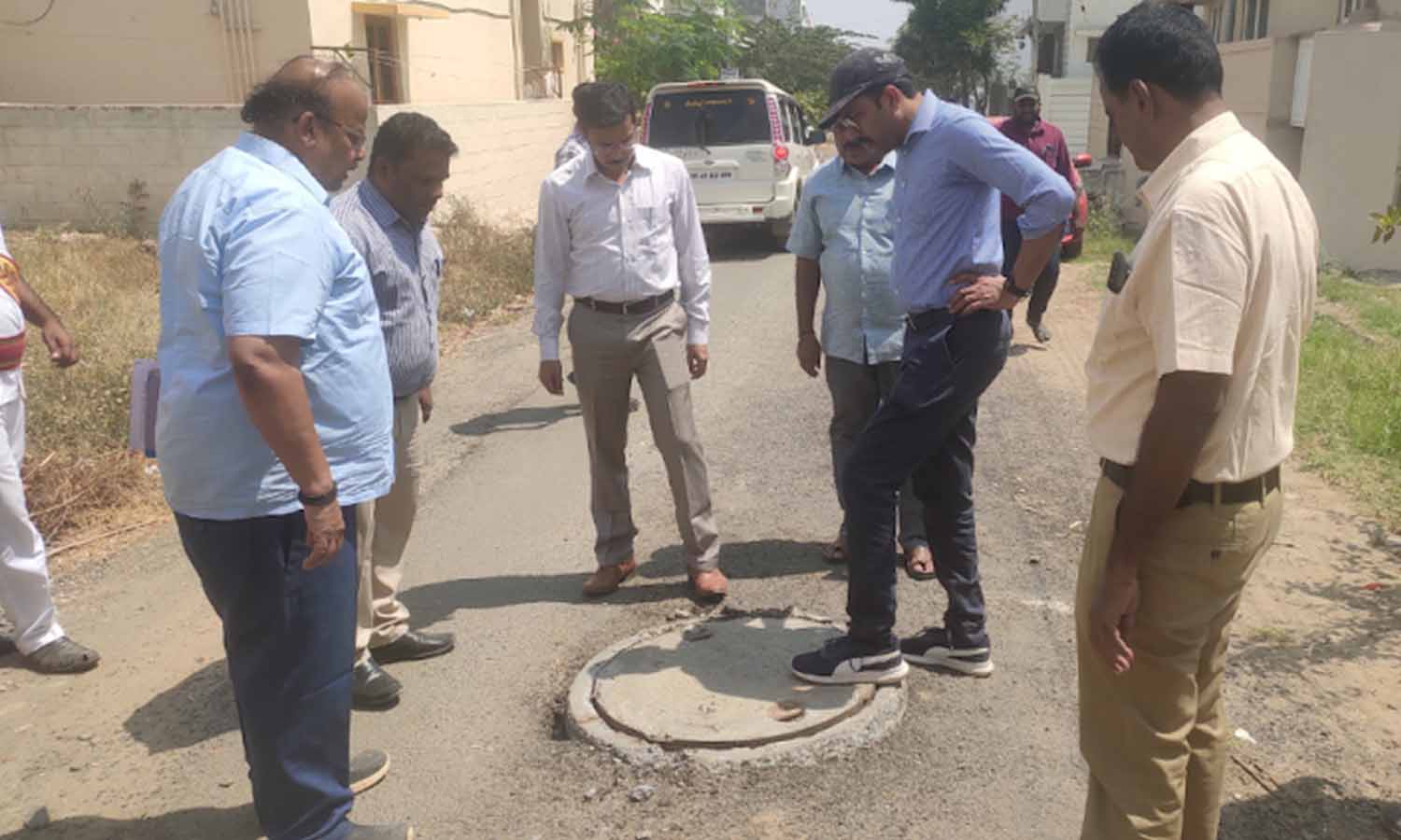 வளா்ச்சி  திட்டப்பணிகளை விரைந்து முடிக்க வேண்டும் - கலெக்டர் அறிவுறுத்தல்