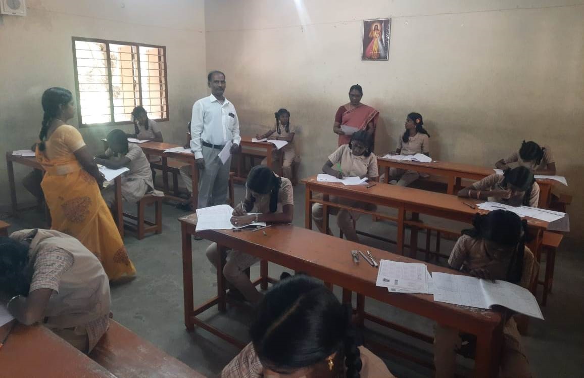 அரியலூரில் நடைபெற்ற கல்வி உதவித்தொகை பெறுவதற்கான தேர்வில் 2854 மாணவர்கள் கலந்து கொண்டனர்